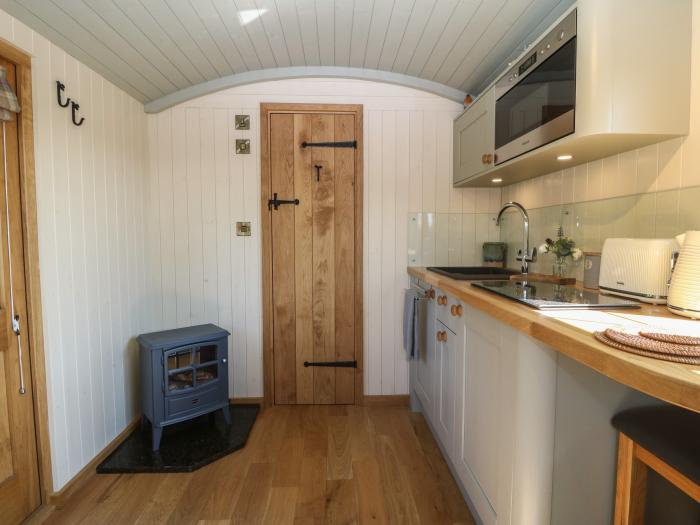 Nyth Bach, Llanfaelog near Rhosneigr, Anglesey, North Wales. Open plan. Studio-style. Parking. Dogs.