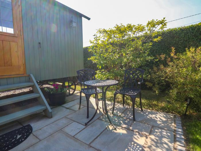 Nyth Bach, Llanfaelog near Rhosneigr, Anglesey, North Wales. Open plan. Studio-style. Parking. Dogs.