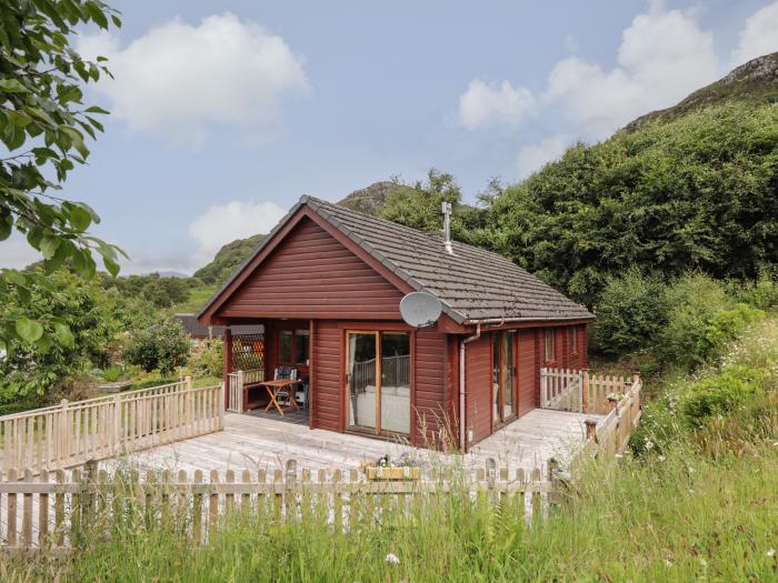 Dailfearn Chalet, Achmore near Balmacara, Scottish Highlands. Open plan. Ground-floor living. Garden