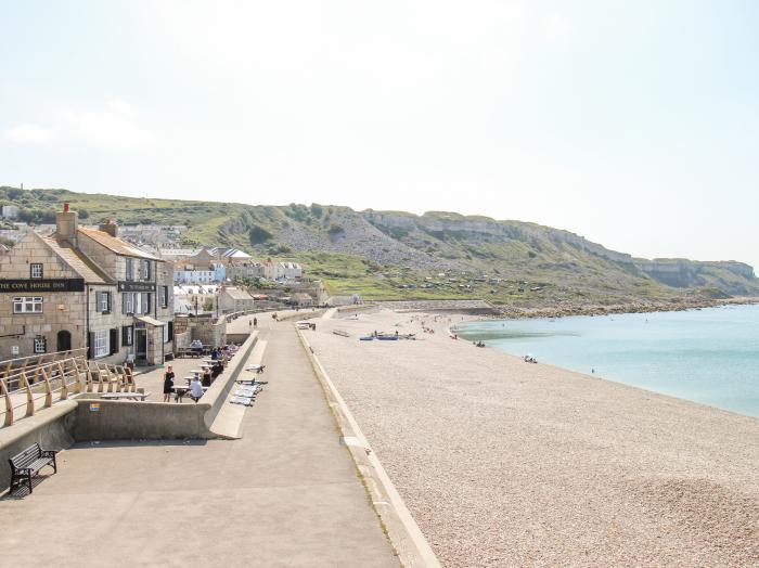 Albert Villas, Fortuneswell, Dorset. Close to a shop, a pub and a beach. Watersports facilities. TV.