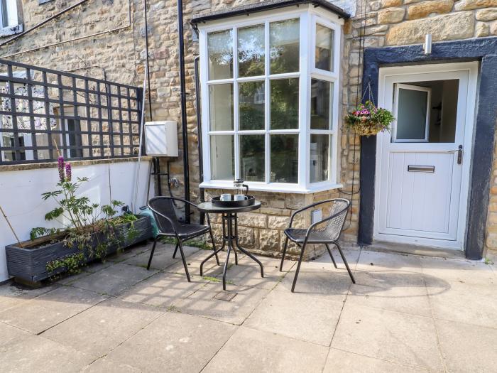 Flat Cap Cottage, in Skipton, Yorkshire. Smart TV. Parking. Near National Park. Close to canal. WiFi