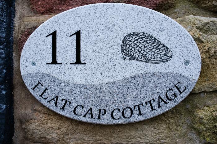 Flat Cap Cottage, in Skipton, Yorkshire. Smart TV. Parking. Near National Park. Close to canal. WiFi