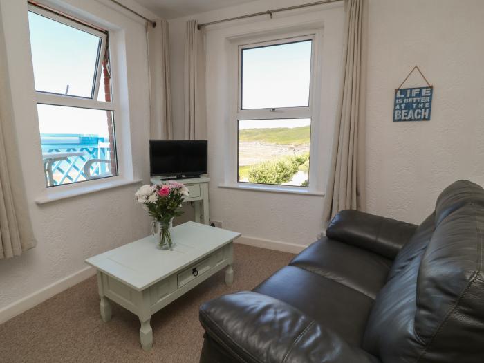 Morte View, Woolacombe, Devon. Beach views from balcony. Couple's retreat. Off-road parking. WiFi TV