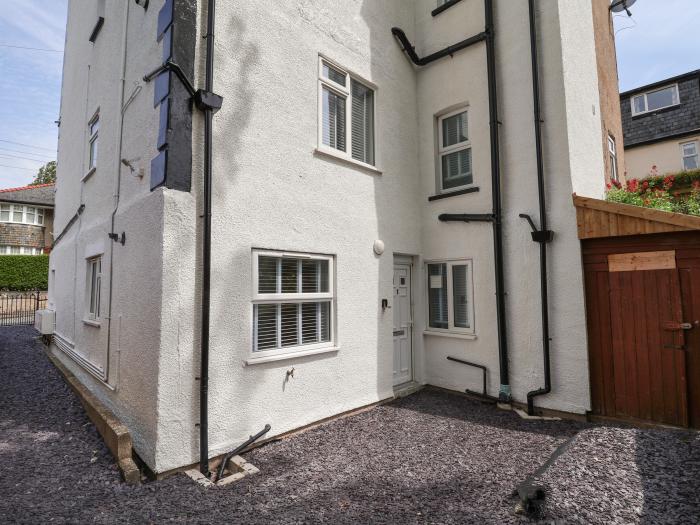 Apartment 1, Conwy, North Wales. Ground-floor living. Close to amenities. Near a National Park. WiFi