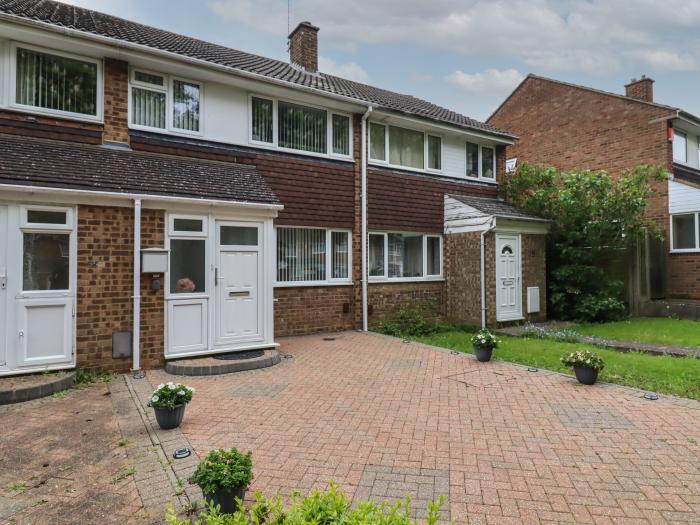 The Angel's Rest, Bletchley, Buckinghamshire. Off-road parking. Close to a shop and pub. garden. TV.