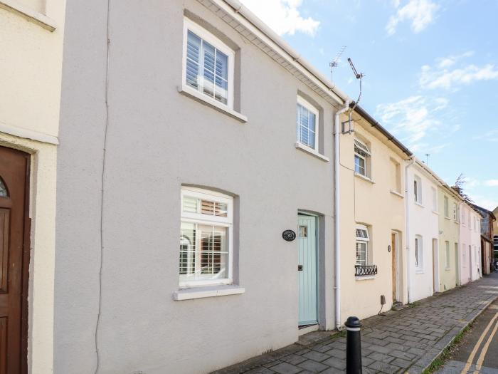 Foxglove Cottage, Christchurch, Dorset. Close to amenities and beach. Near New Forest National Park.