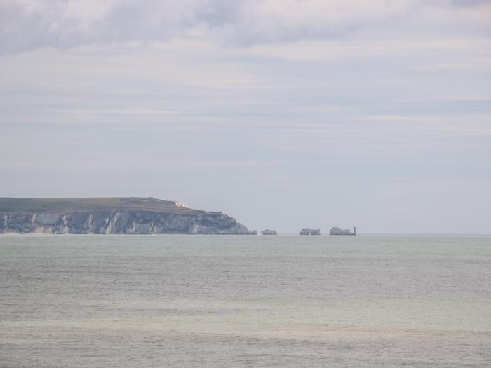 Foxglove Cottage, Christchurch, Dorset. Close to amenities and beach. Near New Forest National Park.