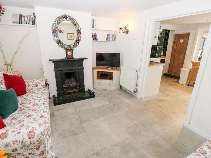 Foxglove Cottage, Christchurch, Dorset. Close to amenities and beach. Near New Forest National Park.