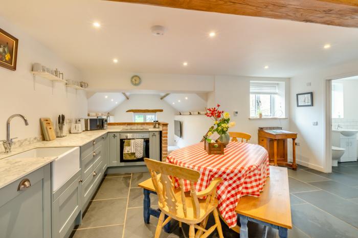 The Hayloft in Bampton, Devon. 17th century. Hay Barn. Three bedrooms. Private valley. Pet-friendly.