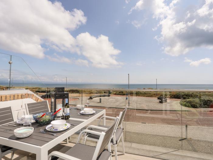 7 Min Y Traeth, Pwllheli, Gwynedd, Wales. Off-road parking. Close to a shop, a pub and a beach. WiFi