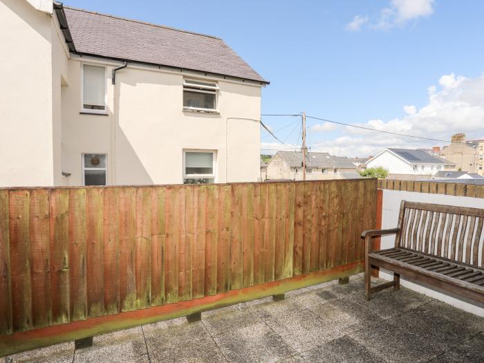 7 Min Y Traeth, Pwllheli, Gwynedd, Wales. Off-road parking. Close to a shop, a pub and a beach. WiFi