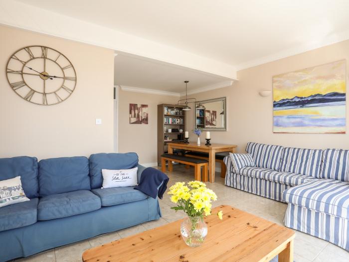 7 Min Y Traeth, Pwllheli, Gwynedd, Wales. Off-road parking. Close to a shop, a pub and a beach. WiFi