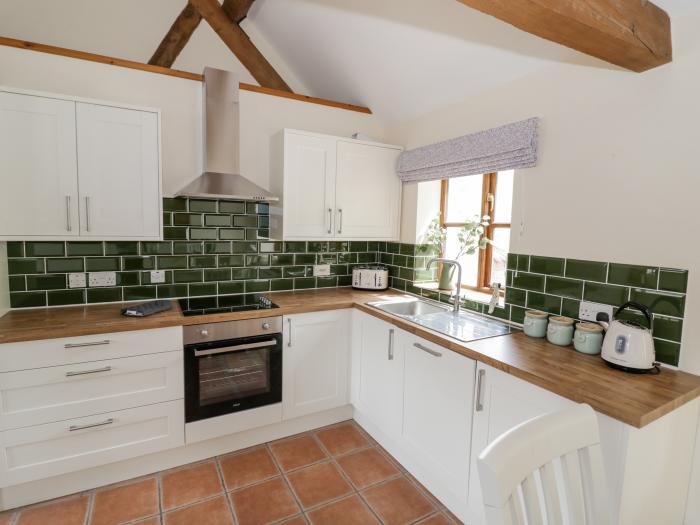 Ragleth, Church Stretton, Shropshire. Pet-friendly. WiFi. Garden patio. Washing machine. Character.