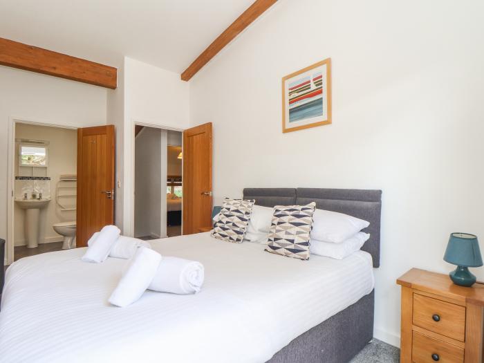 Tehidy in Porthtowan, Cornwall. Three bedrooms. Pet-friendly. Beach close. Hot tub. Off-road parking