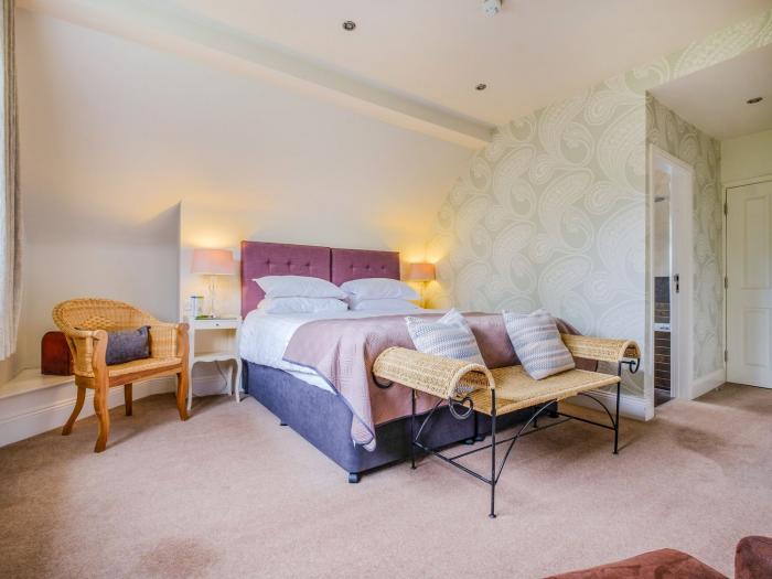 Rosemount Boutique, Windermere, Cumbria. Grand townhouse. En-suite bedrooms. Woodburning stove. WiFi