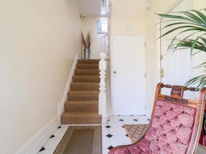 Garden Suite is near New Brighton, Merseyside. Ground-floor apartment, ideal for couples. Near beach