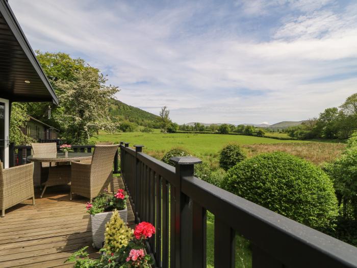 Borrowdale Lodge in Keswick, Cumbria. In a National Park. Off-road parking. Pet-free. Mountain views