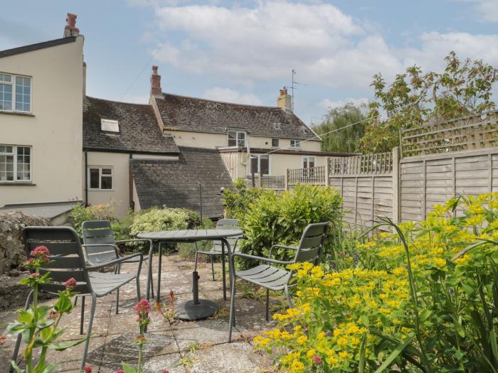 Lavendar Cottage, Lyme Regis, Dorset. Character cottage. Over three floors. Pet-friendly. Beach near