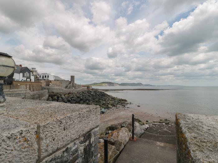 Lavendar Cottage, Lyme Regis, Dorset. Character cottage. Over three floors. Pet-friendly. Beach near