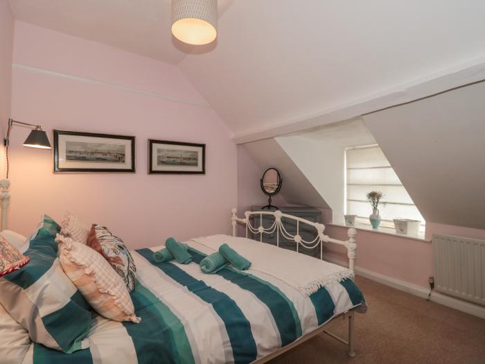 Lavendar Cottage, Lyme Regis, Dorset. Character cottage. Over three floors. Pet-friendly. Beach near