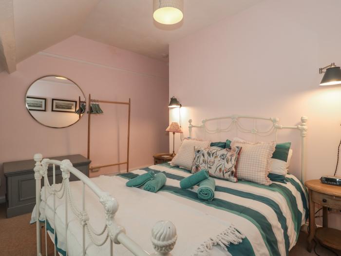 Lavendar Cottage, Lyme Regis, Dorset. Character cottage. Over three floors. Pet-friendly. Beach near