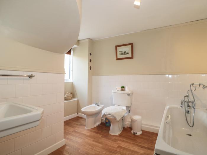 Lavendar Cottage, Lyme Regis, Dorset. Character cottage. Over three floors. Pet-friendly. Beach near