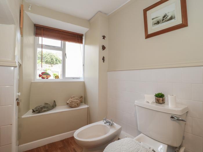 Lavendar Cottage, Lyme Regis, Dorset. Character cottage. Over three floors. Pet-friendly. Beach near