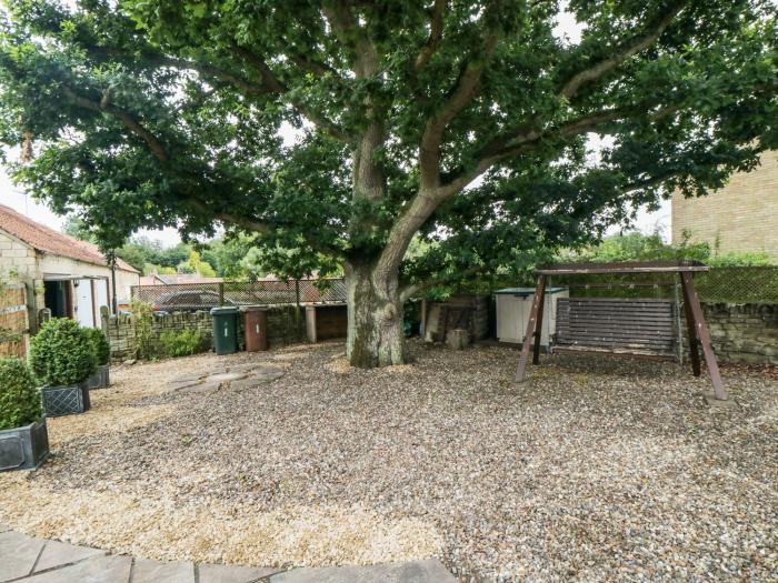 Oak Tree Barn, Thornton-Le-Dale, North York Moors National Park. Amenities nearby. Woodburning stove