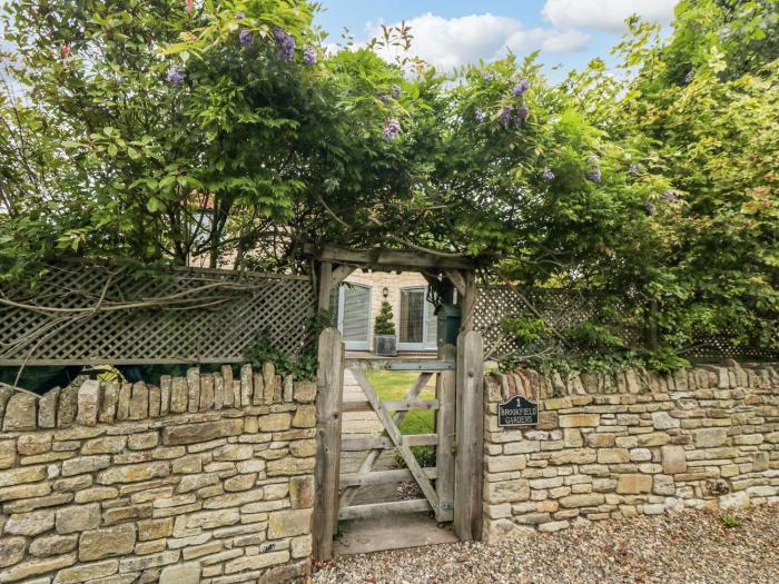 Oak Tree Barn, Thornton-Le-Dale, North York Moors National Park. Amenities nearby. Woodburning stove