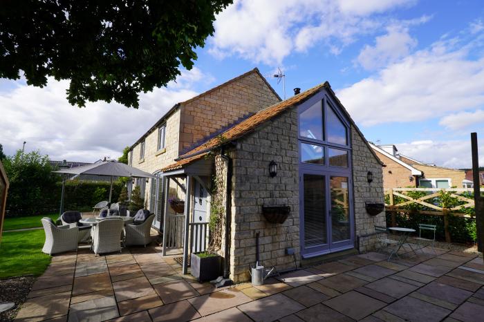 Oak Tree Barn, Thornton-Le-Dale, North York Moors National Park. Amenities nearby. Woodburning stove