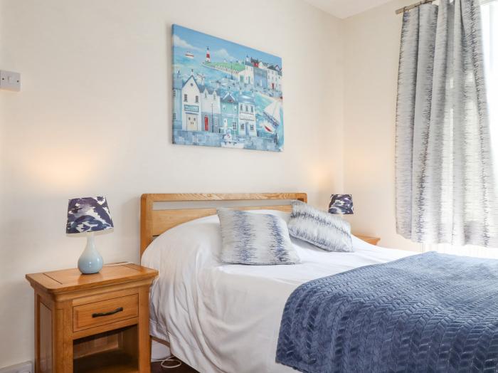 Tan Parc, Morfa Nefyn. Beach nearby. 4-bedrooms. Off-road parking. Pet-friendly. Open fire. Hot tub.