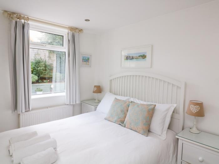 1 Camperdown Lodge, Salcombe, Devon. Close to AONB. Pet-friendly. Single-storey. Close to beach. TV.