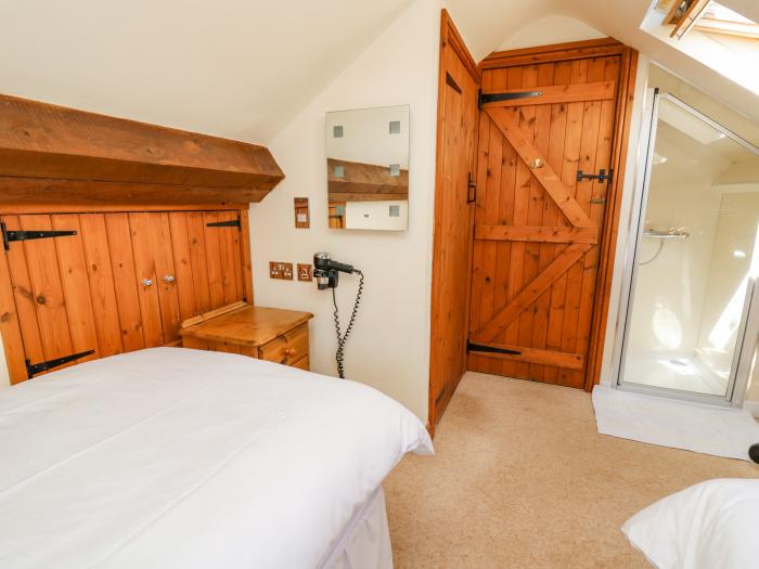 Bodnant, Tywyn, Gwynedd, Wales. Smart TV. Open-plan. In Eryri National Park. Sleeps five. Parking x2