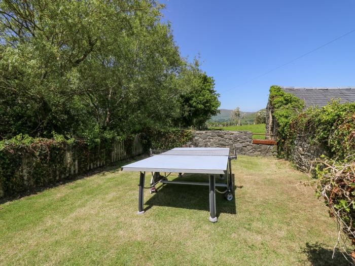 Bodnant, Tywyn, Gwynedd, Wales. Smart TV. Open-plan. In Eryri National Park. Sleeps five. Parking x2