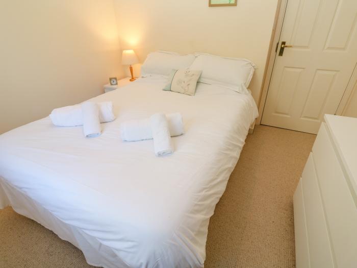 Primrose Cottage, is in Goldenbank near Falmouth, Cornwall. Close to the Lizard Heritage Coast. 3bed