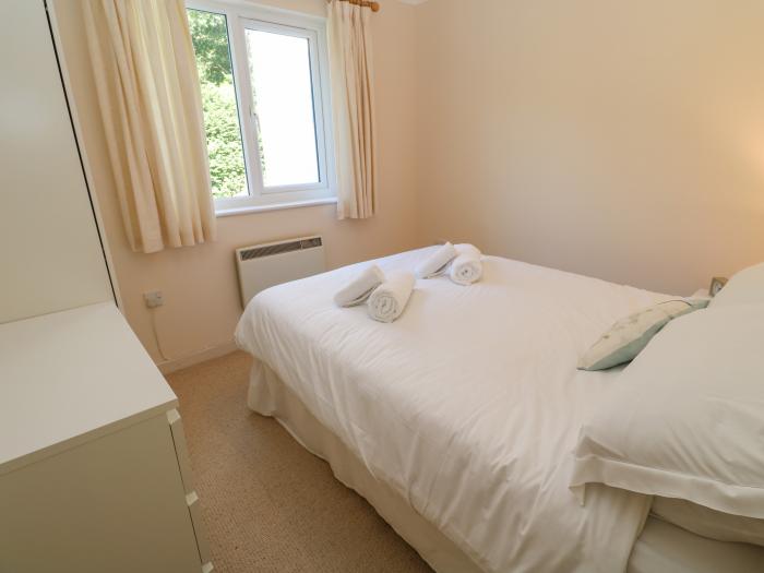 Primrose Cottage, is in Goldenbank near Falmouth, Cornwall. Close to the Lizard Heritage Coast. 3bed