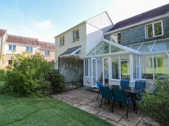 Primrose Cottage, is in Goldenbank near Falmouth, Cornwall. Close to the Lizard Heritage Coast. 3bed