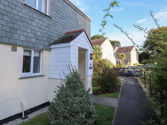 Primrose Cottage, is in Goldenbank near Falmouth, Cornwall. Close to the Lizard Heritage Coast. 3bed