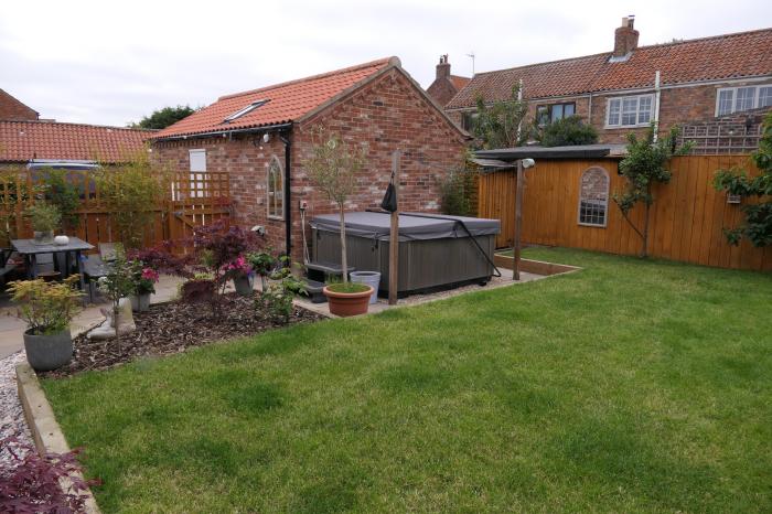 Cherry Tree Cottage, Atwick near Hornsea, East Riding of Yorkshire. Near a National Park. WiFi. Dogs