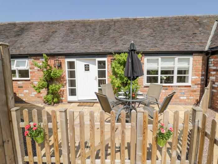 The Nest near Market Bosworth, Leicestershire. Single-storey. Pet-friendly. Parking. Enclosed patio.