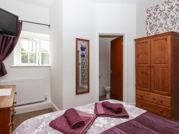 Waytown Cottage, Shirwell Cross near Barnstaple, Devon. Near a National Park. Off-road parking. 3bed