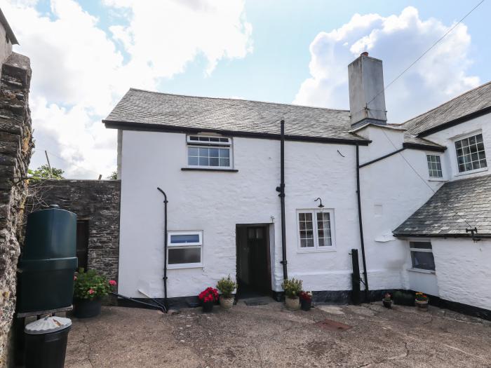 Waytown Cottage, Shirwell Cross near Barnstaple, Devon. Near a National Park. Off-road parking. 3bed