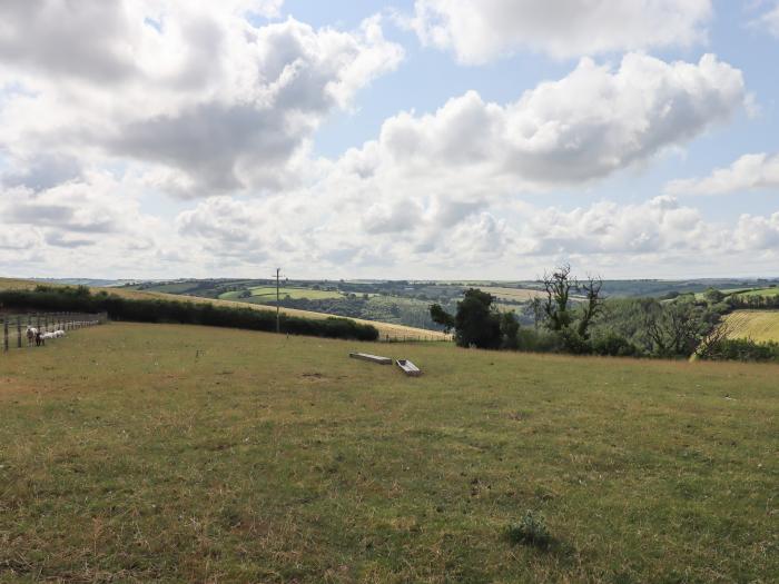 Waytown Cottage, Shirwell Cross near Barnstaple, Devon. Near a National Park. Off-road parking. 3bed