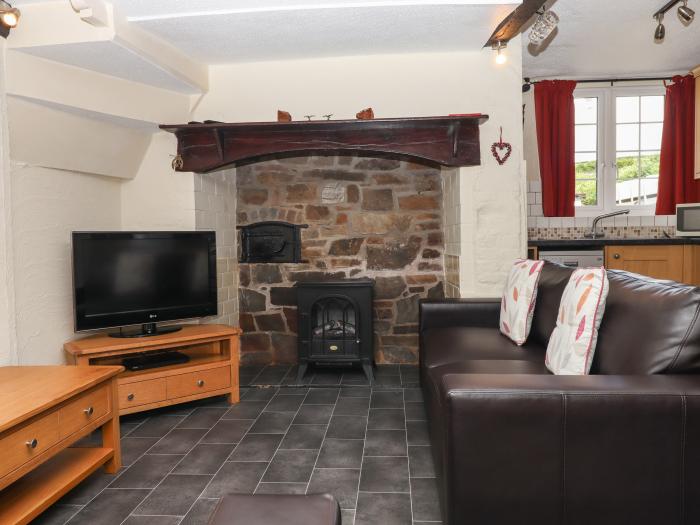 Waytown Cottage, Shirwell Cross near Barnstaple, Devon. Near a National Park. Off-road parking. 3bed