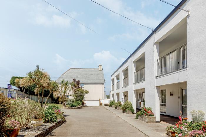 Westward 14, Polzeath, Cornwall. Close to a shop, a pub, and beach. Off-road parking. Open-plan. TV.