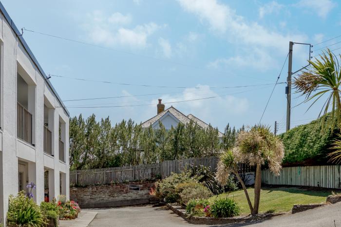 Westward 14, Polzeath, Cornwall. Close to a shop, a pub, and beach. Off-road parking. Open-plan. TV.