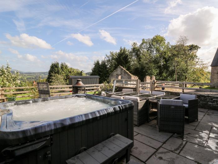 Peacock Cottage is in Talybont-on-Usk, Powys. Three-bedroom home with rural views and hot tub. Pets.