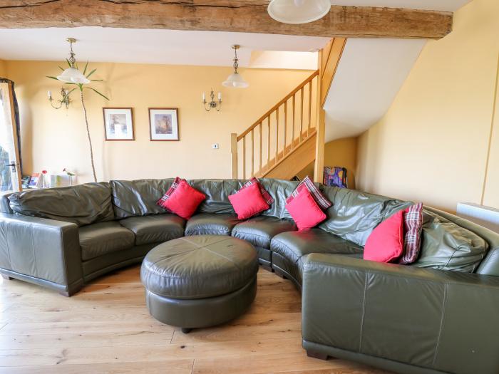 Peacock Cottage is in Talybont-on-Usk, Powys. Three-bedroom home with rural views and hot tub. Pets.