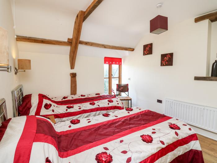 Peacock Cottage is in Talybont-on-Usk, Powys. Three-bedroom home with rural views and hot tub. Pets.