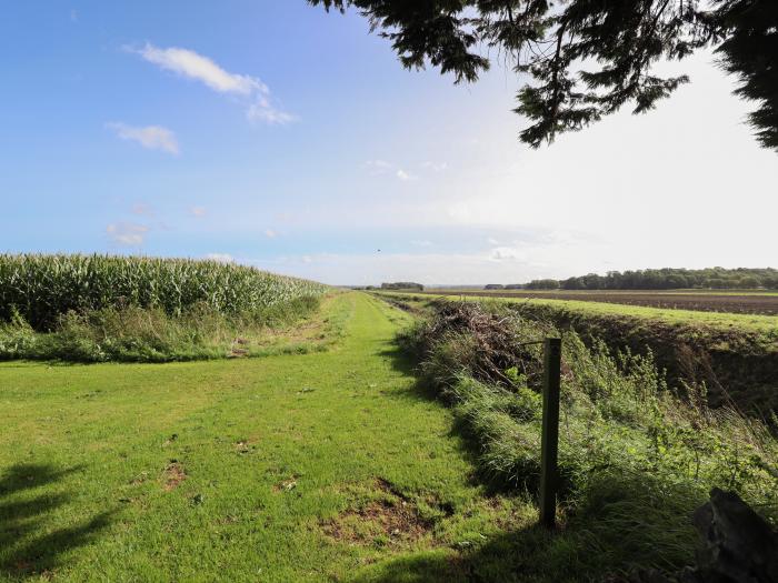 Swallow's Nest near Hibaldstow, Lincolnshire. Single-storey cottage. Woodburning stove. Pet-friendly